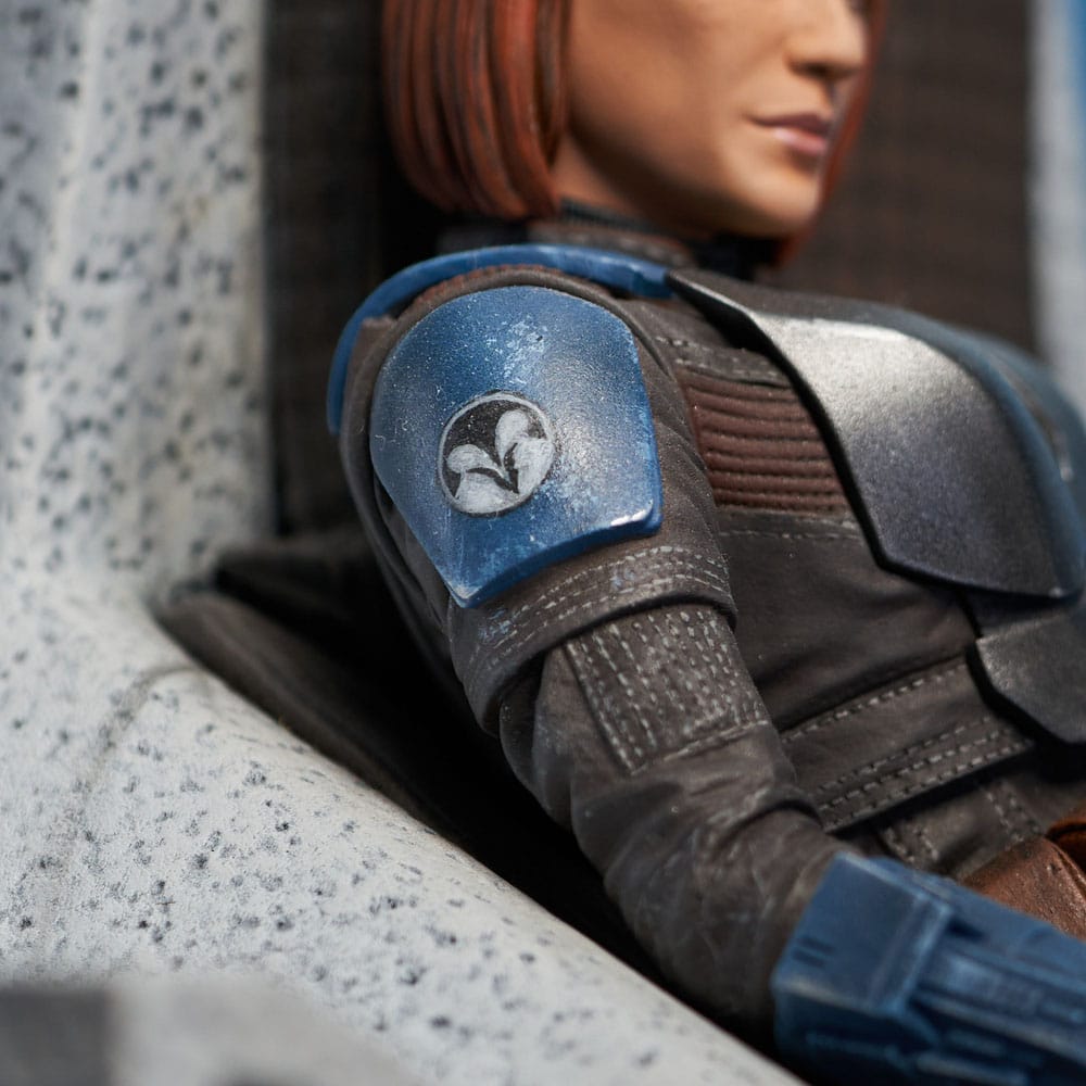 Star Wars: The Mandalorian Premier Collection Statue 1/7 Bo-Katan Kryze on Throne 35 cm